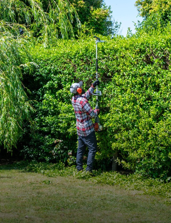 hedge-trimmer-long-versatool-attachment-product-page-hero-mobile-1600x2080-min